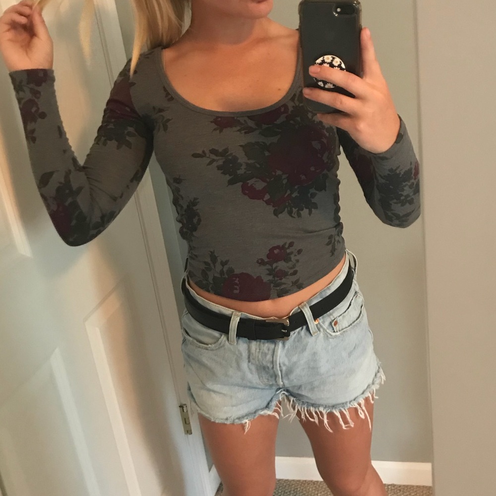 hollister floral long sleeve cropped top